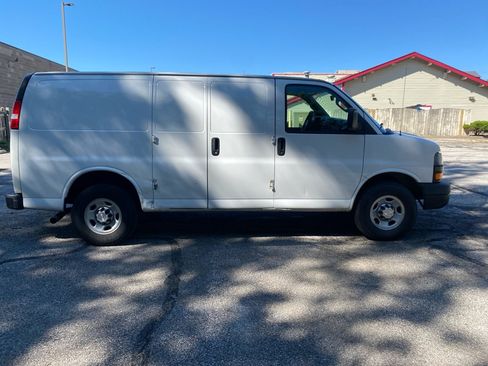 Used 2019 Chevrolet Express 2500 RWD image 6