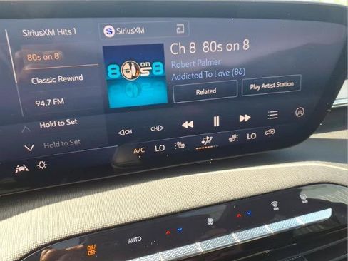Used 2025 Buick Enclave Sport Touring w/ Super Cruise Package FWD image 7