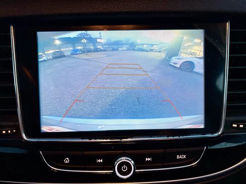 Used 2021 Buick Encore Preferred AWD/4WD image 23