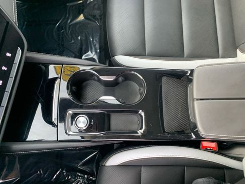 Certified 2025 Buick Envision Sport Touring image 24