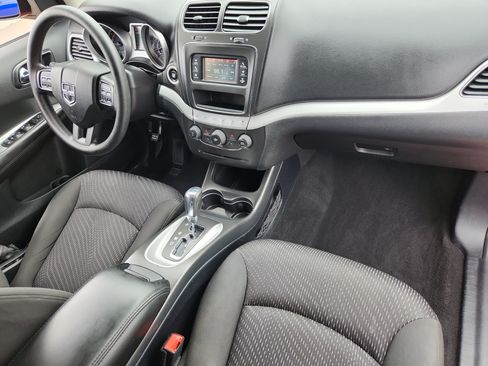 Used 2017 Dodge Journey SXT w/ Comfort/Convenience Group FWD image 17