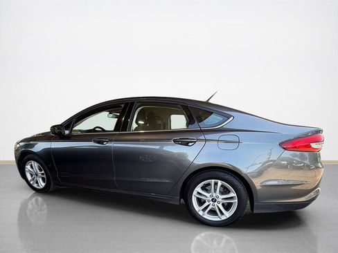 Used 2018 Ford Fusion SE w/ Fusion SE Technology Package FWD image 7