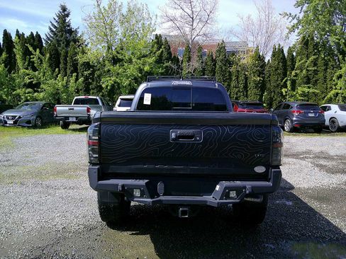Used 2020 Toyota Tacoma TRD Off-Road w/ TRD Premium Off Road Package image 4