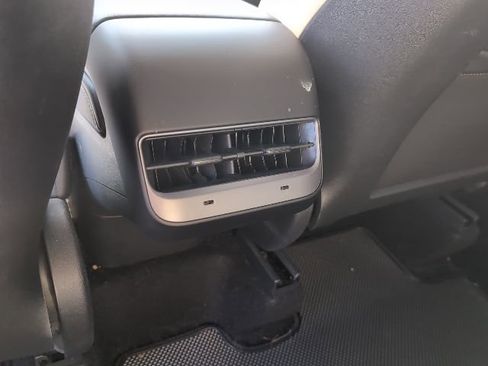 Used 2023 Tesla Model Y Long Range image 21