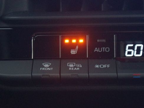 Used 2023 Toyota Crown AWD/4WD image 8