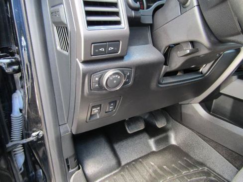 Used 2018 Ford F150 XLT w/ Equipment Group 302A Luxury AWD/4WD image 19