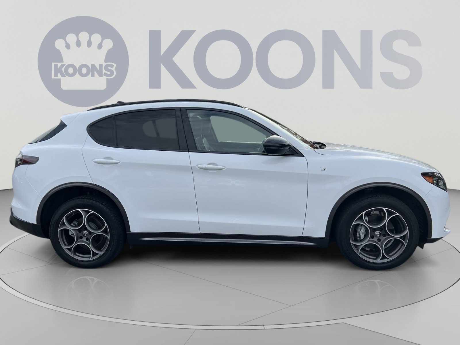 Used 2024 Alfa Romeo Stelvio Ti w/ Active Assist Plus Package AWD/4WD image 8