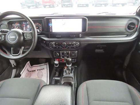 Used 2024 Jeep Wrangler Unlimited Rubicon AWD/4WD image 24
