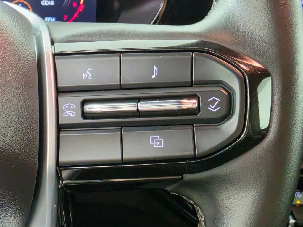 Used 2024 Chevrolet Colorado ZR2 w/ Technology Package AWD/4WD image 23