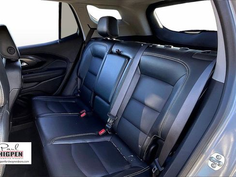 Used 2024 GMC Terrain SLT image 25