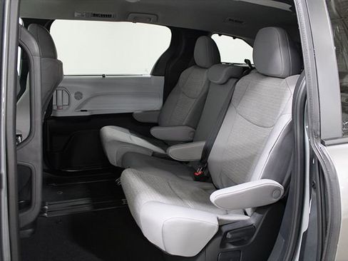 New 2026 Toyota Sienna LE image 7