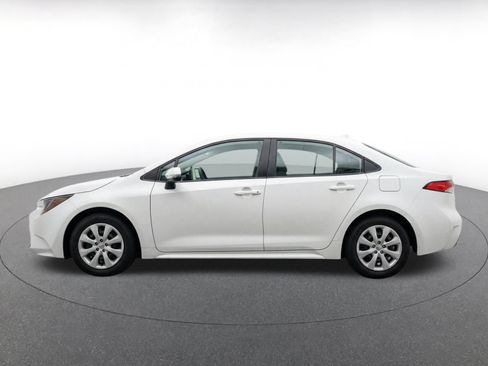 Used 2025 Toyota Corolla LE FWD image 4