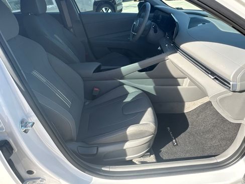 New 2025 Hyundai Elantra SEL image 13