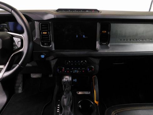 Used 2024 Ford Bronco Badlands image 48