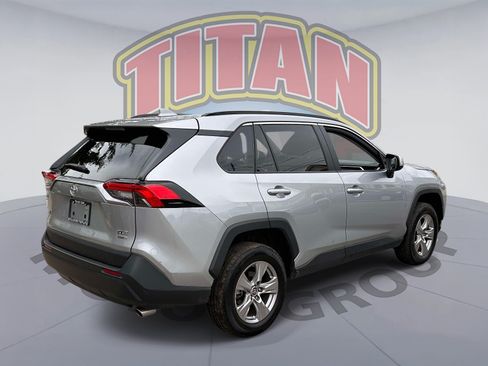 Used 2025 Toyota RAV4 XLE AWD/4WD image 4