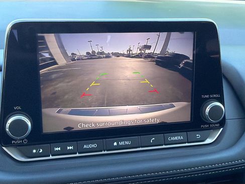 Used 2024 Nissan Rogue SV w/ SV Premium Package image 13