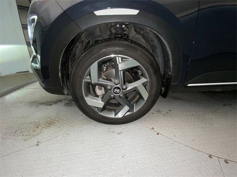 Used 2024 Hyundai Venue Limited image 10
