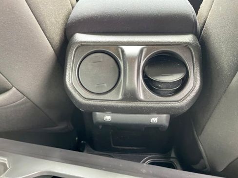 Used 2022 Jeep Wrangler Unlimited Sport image 31