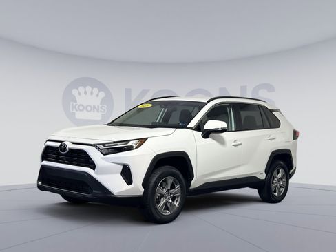 Used 2025 Toyota RAV4 XLE AWD/4WD image 1