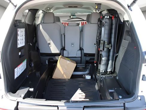 Used 2026 Toyota Sienna LE FWD image 20