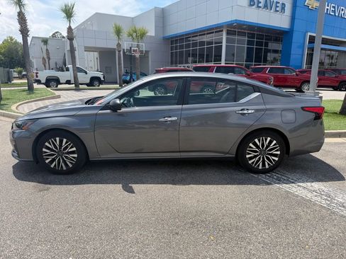 Used 2024 Nissan Altima 2.5 SV FWD image 7