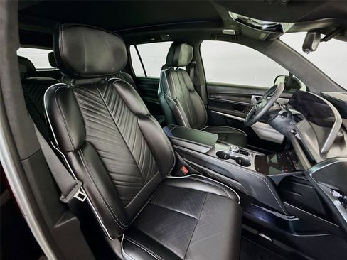 Used 2026 Cadillac Vistiq Platinum w/ LPO, Floor Liner Package image 20