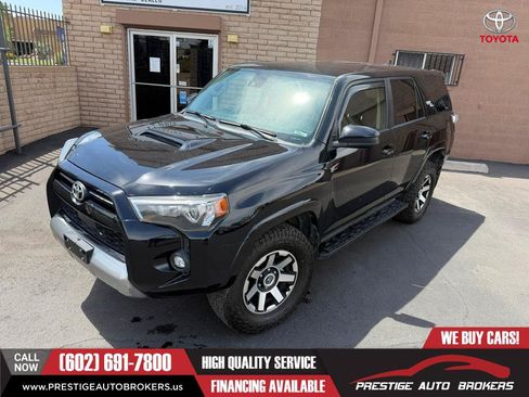 Used 2022 Toyota 4Runner TRD Off-Road AWD/4WD image 2
