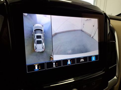 Used 2023 Chevrolet Traverse Premier FWD image 22
