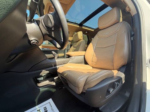 Used 2017 Cadillac XT5 Platinum w/ Driver Assist Package AWD/4WD image 11