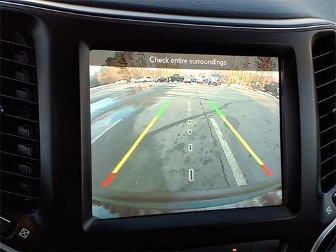 Used 2021 Jeep Cherokee Latitude Lux w/ Comfort/Convenience Group image 15