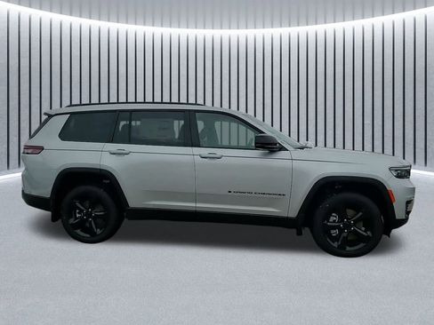 New 2025 Jeep Grand Cherokee L Altitude image 4