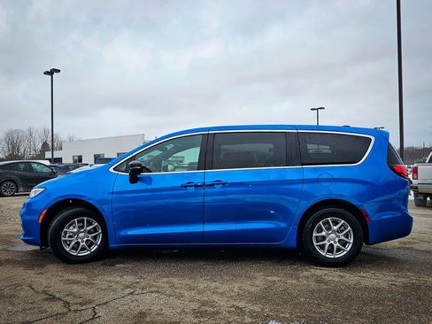 New 2026 Chrysler Pacifica Select image 6