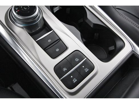 Used 2024 Ford Explorer XLT w/ Equipment Group 202A RWD image 28