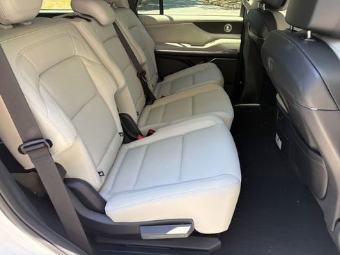 New 2026 Lincoln Navigator Reserve AWD/4WD image 16