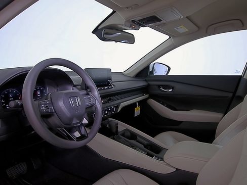 Used 2025 Honda Accord LX image 20