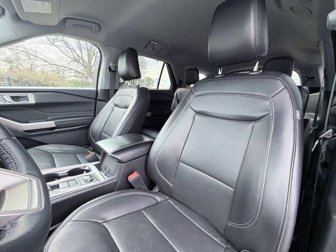 Used 2023 Ford Explorer Limited image 19