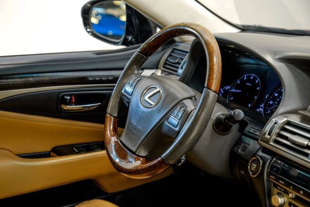 Used 2015 Lexus LS 460 w/ Comfort Package RWD image 22