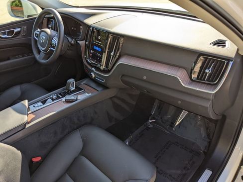 Certified 2023 Volvo XC60 B5 Plus AWD/4WD image 21