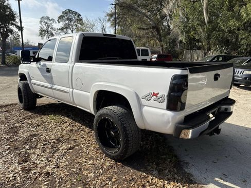 Used 2004 GMC Sierra 2500 SLE w/ Heavy-Duty Power Package AWD/4WD image 4