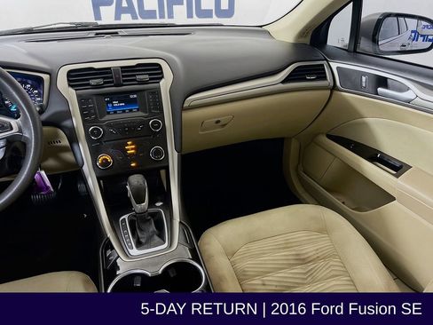 Used 2016 Ford Fusion SE image 26