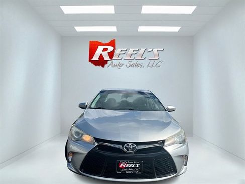 Used 2015 Toyota Camry SE FWD image 2