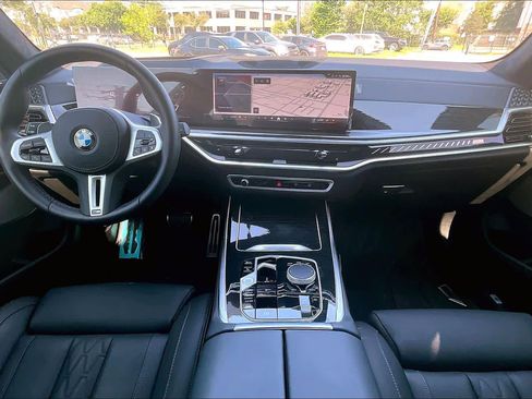Used 2025 BMW X7 M60i AWD/4WD image 14