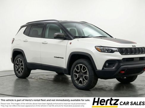 Used 2025 Jeep Compass Trailhawk image 1