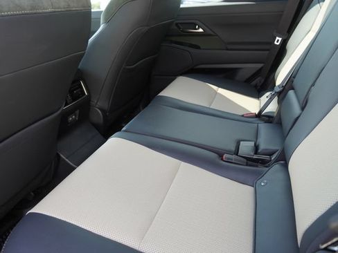 Used 2025 Lexus GX 550 AWD/4WD image 12