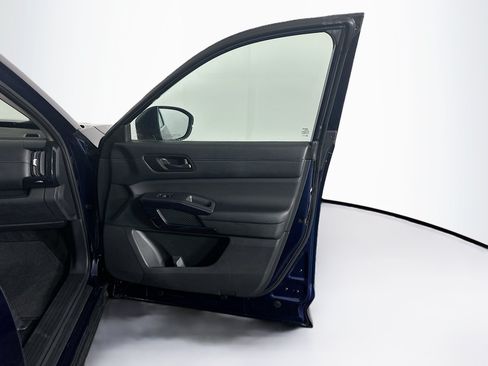 Used 2025 Nissan Pathfinder SV AWD/4WD image 33