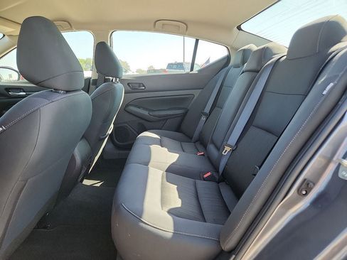 Used 2025 Nissan Altima 2.5 SV FWD image 10