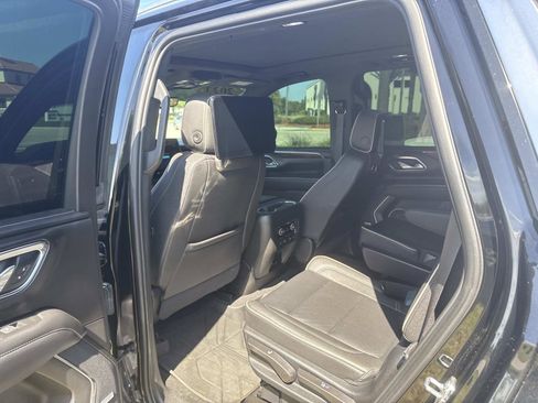 Used 2023 Chevrolet Tahoe Premier AWD/4WD image 14