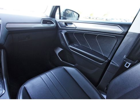 Used 2022 Volkswagen Tiguan SE AWD/4WD image 13