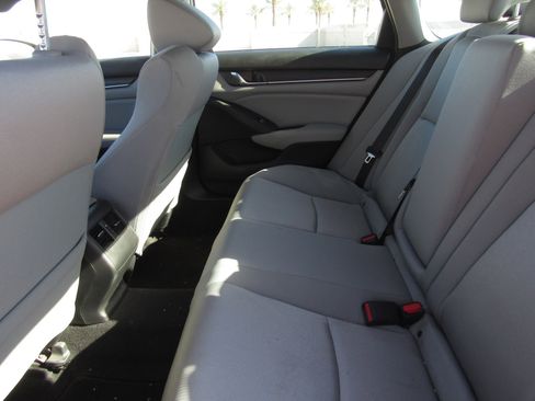 Used 2018 Honda Accord EX image 10