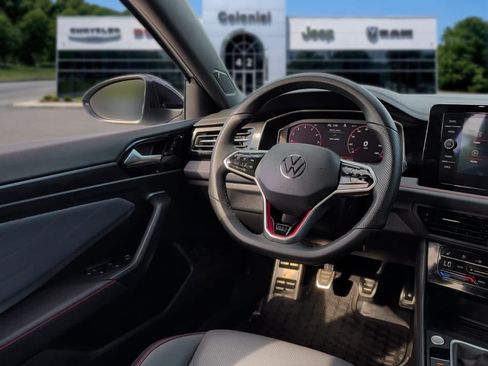 Used 2025 Volkswagen Jetta GLI Autobahn FWD image 30
